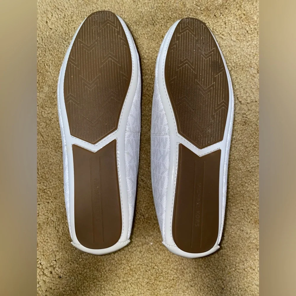 MICHAEL MICHAEL KORS WITHE FLATS. - Picture 8 of 16